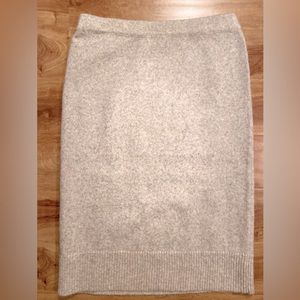 Beautiful warm midi-skirt.  oatmeal color. Stretchy material